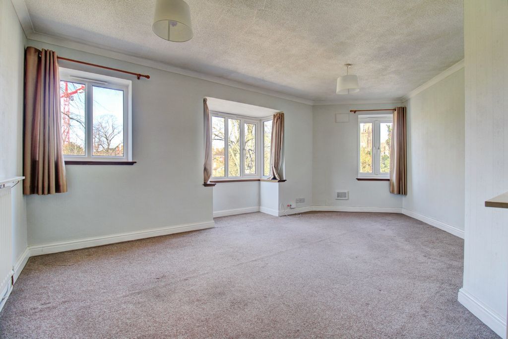 Property photo 3 of 20 Lounge With Dining