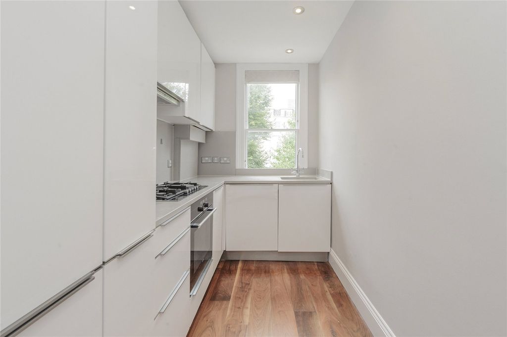 Property photo 3 of 9 Kitchen