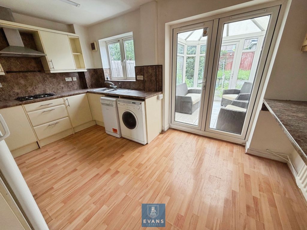 Property photo 2 of 12 Kitchen