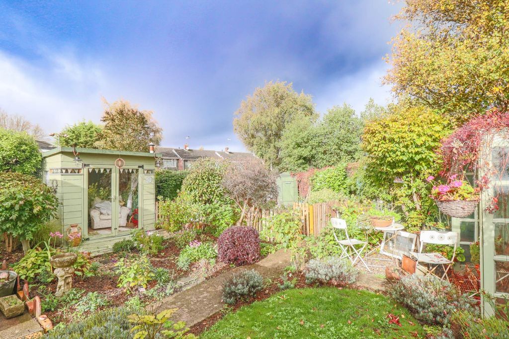 Property photo 2 of 20