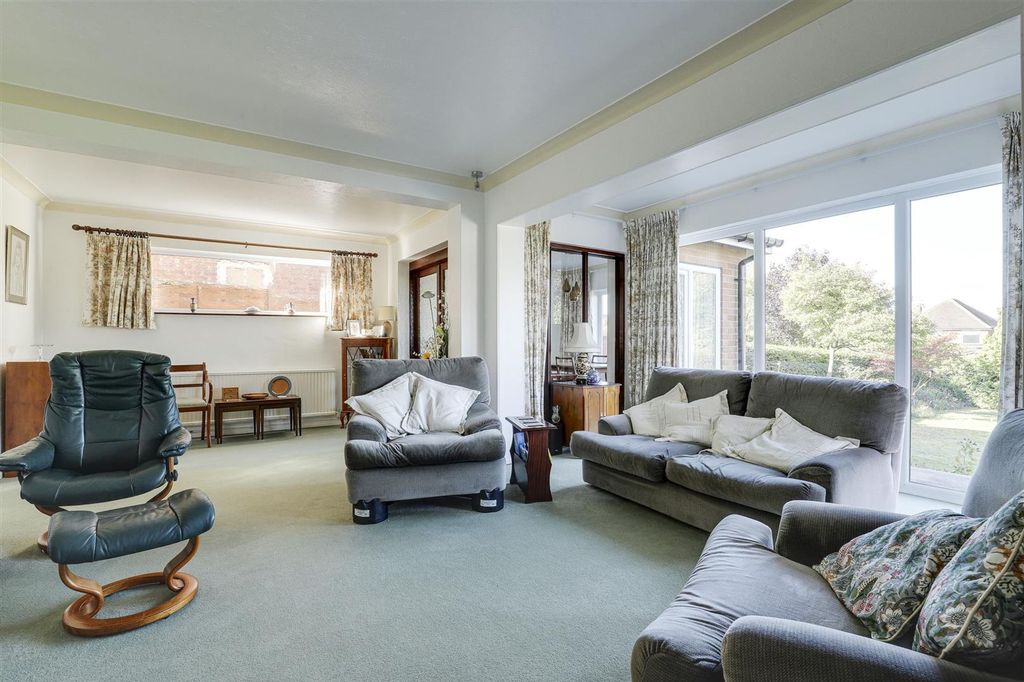 Property photo 2 of 27