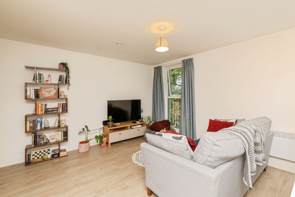 Property photo 3 of 12