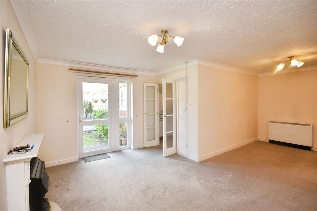 Property photo 2 of 14 Living Room