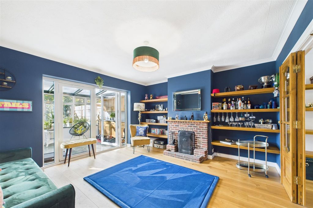 Property photo 3 of 31 Cam01894G0-Pr0239-Still006.Jpg