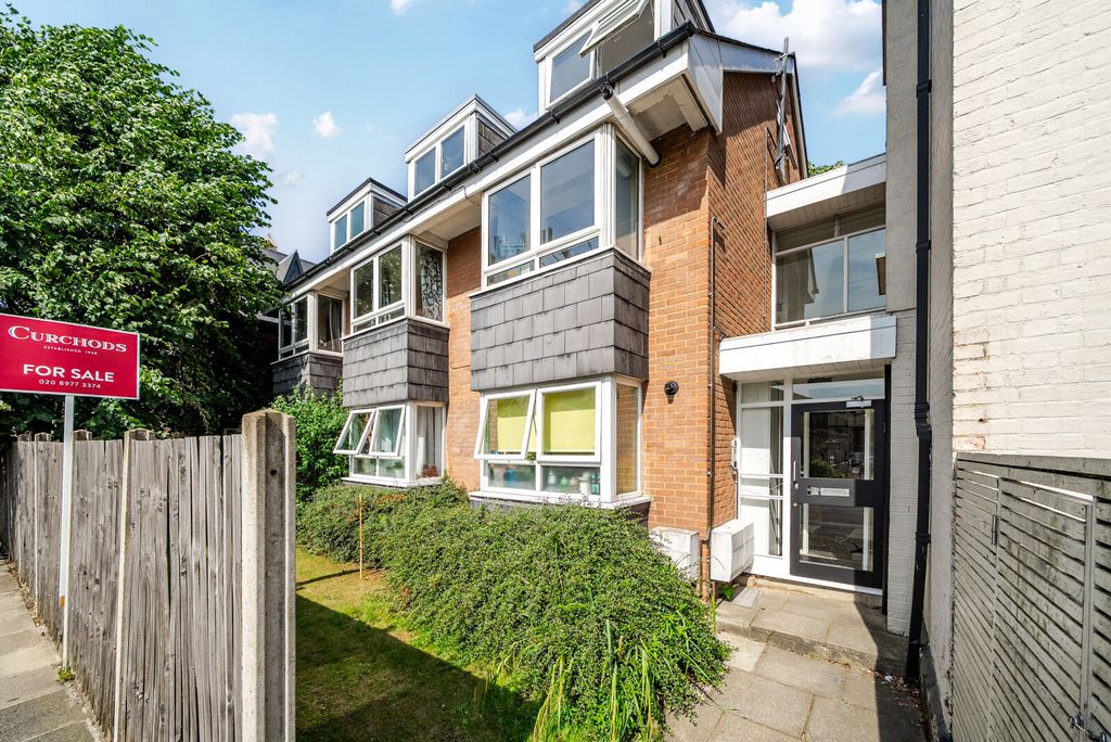 Property photo 3 of 13 1310042-2-6851B06...