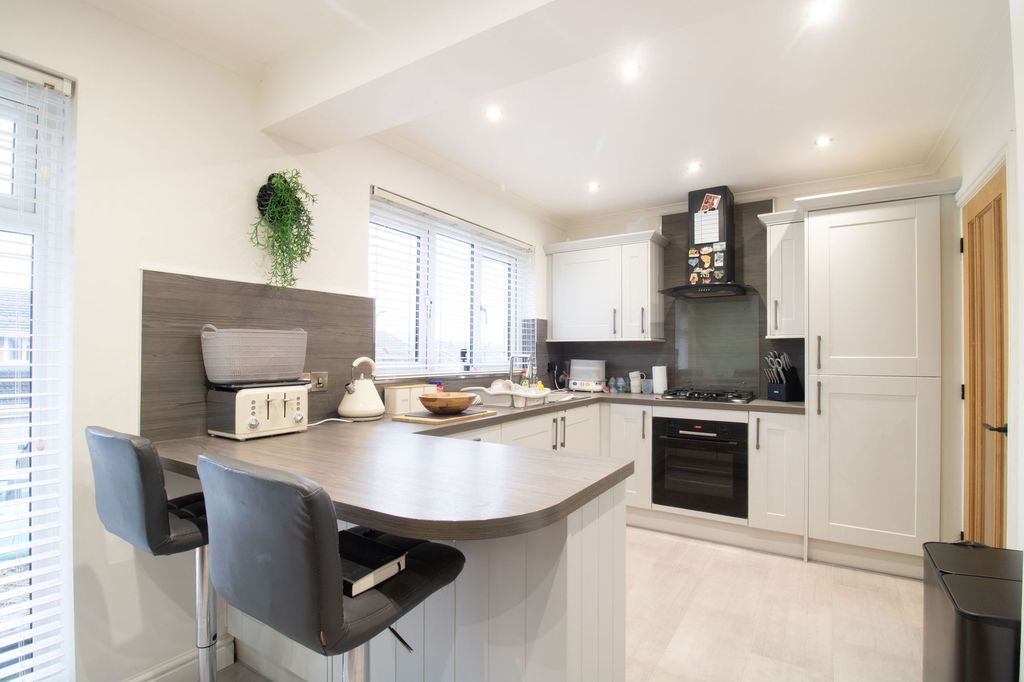 Additional image 4 of 3 bed semi-detached house for saleAvon Close, Pontllanfraith NP12