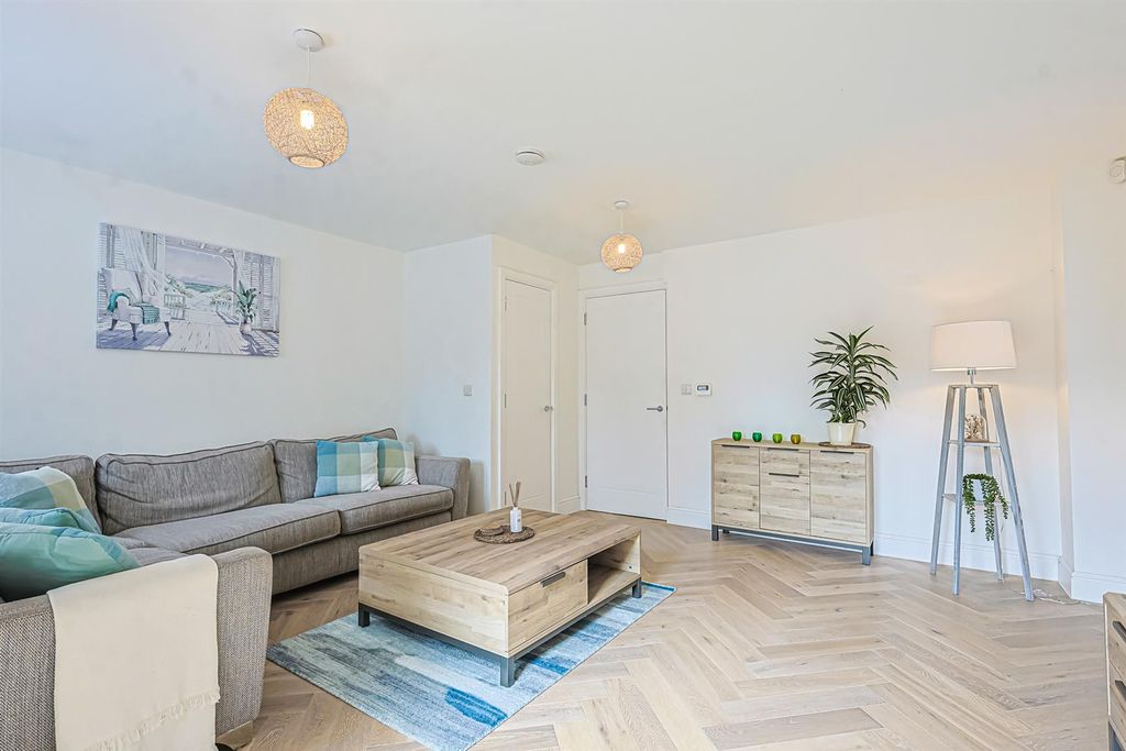 Property photo 2 of 21