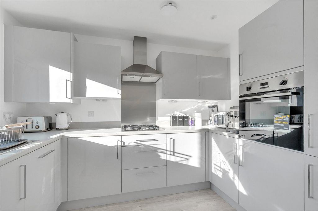 Property photo 3 of 27 Kitchen