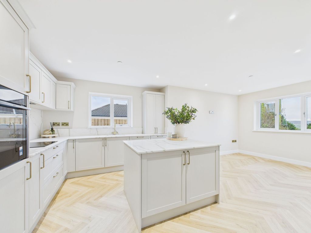 Property photo 3 of 34