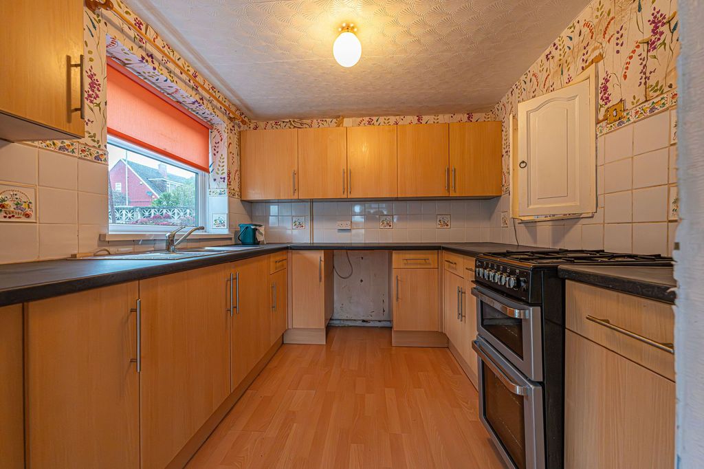 Property photo 3 of 27