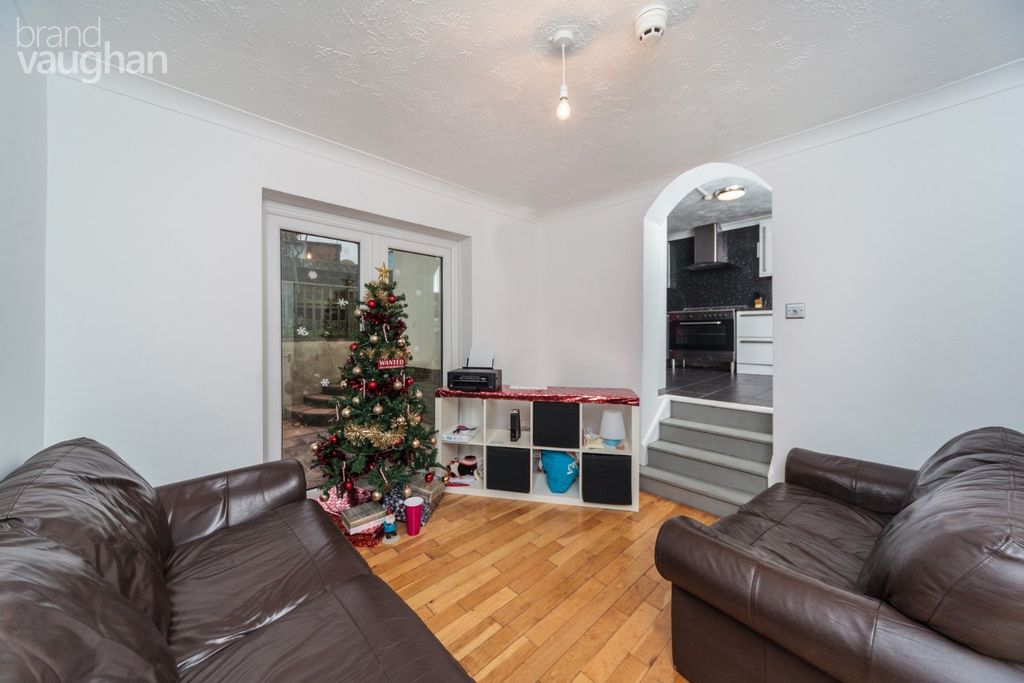 Property photo 2 of 11 Living Room