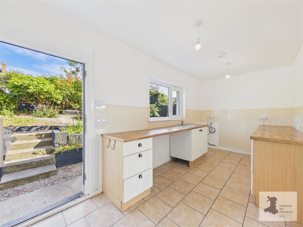 Property photo 2 of 28 Kitchen