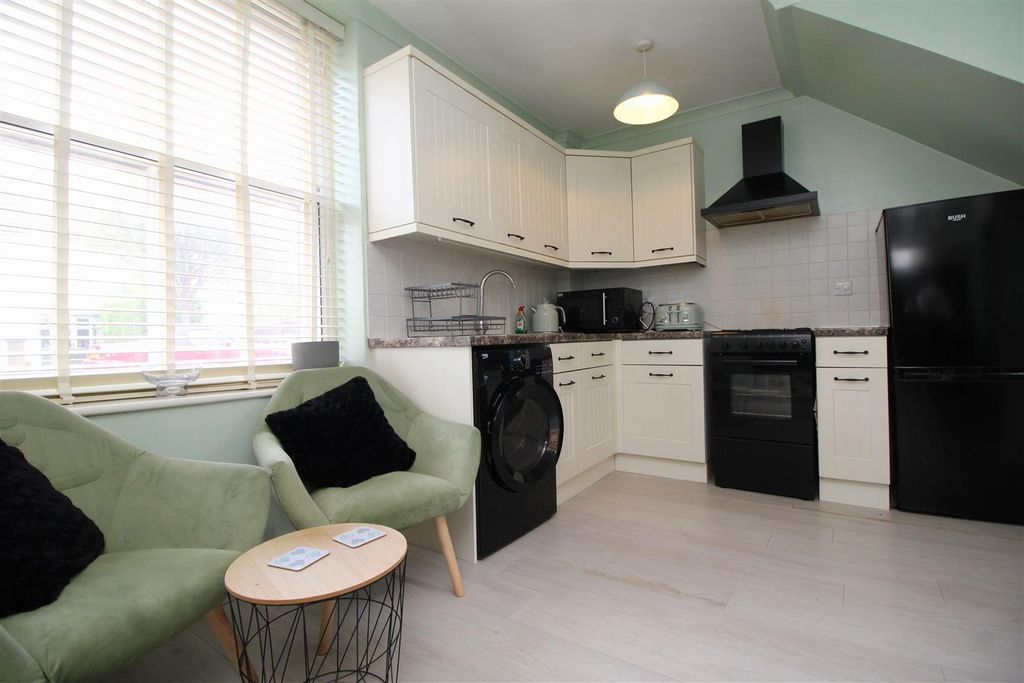 Property photo 3 of 14 Kitchen 2 .Jpg