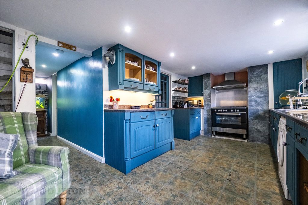 Property photo 2 of 20 Kitchen