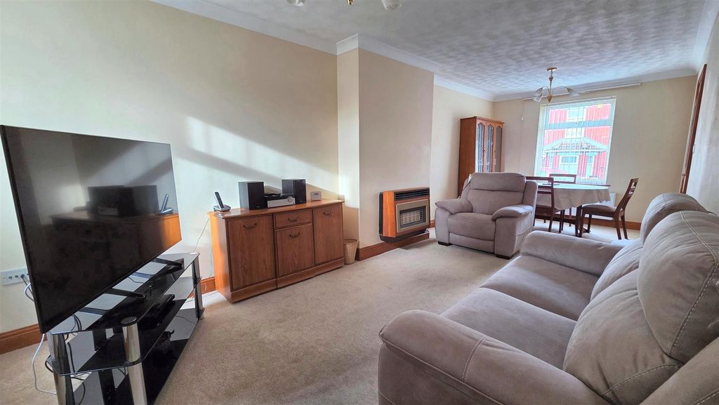 Property photo 3 of 14 Lounge/Diner