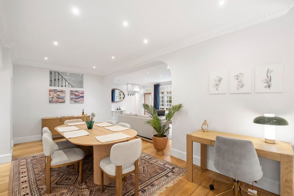 Property photo 2 of 23