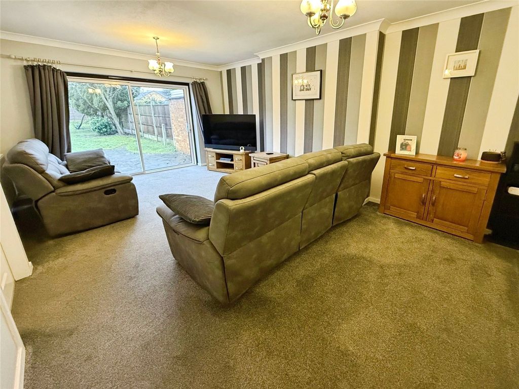 Property photo 3 of 17 Lounge