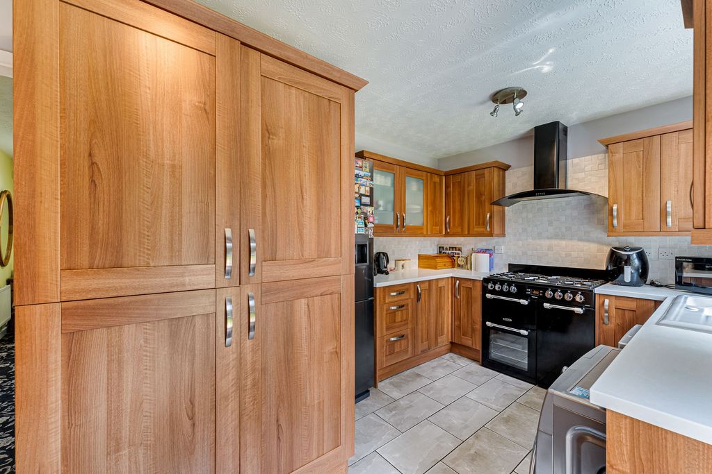 Property photo 3 of 32