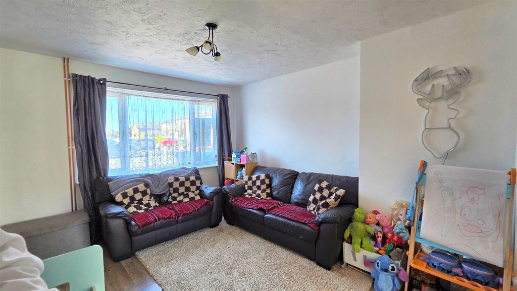 Property photo 3 of 12 Lounge