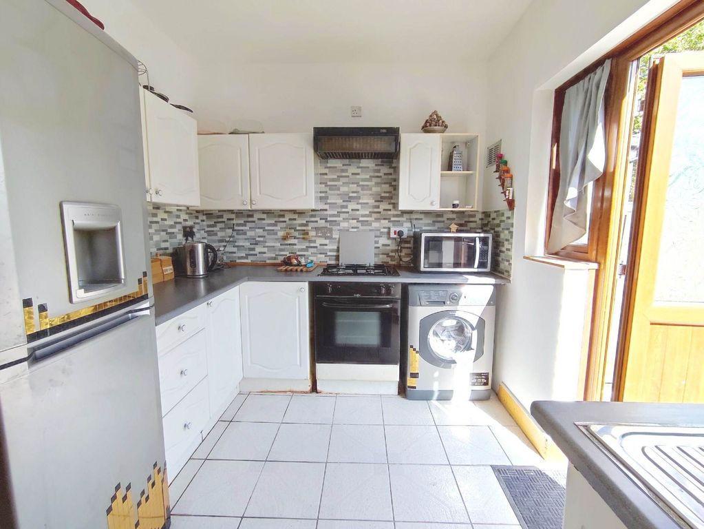 Property photo 2 of 8