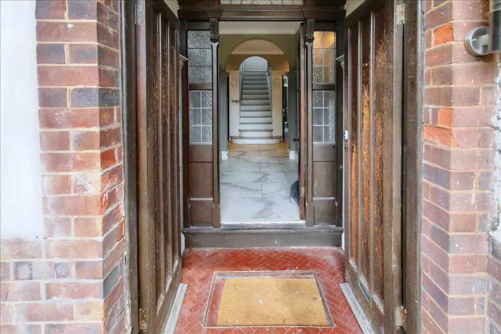 Property photo 2 of 25