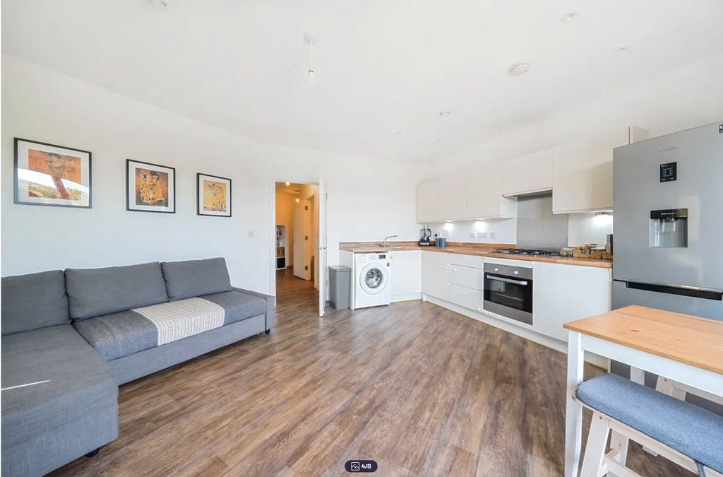 Property photo 1 of 8 Living Room