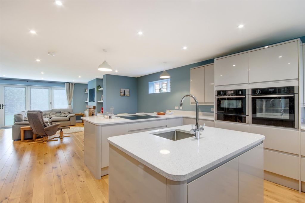 Property photo 2 of 17 63100_016.Jpg