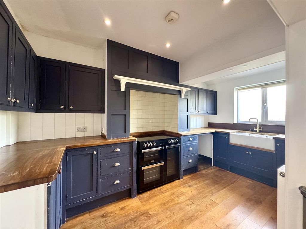 Property photo 3 of 20 Kitchen
