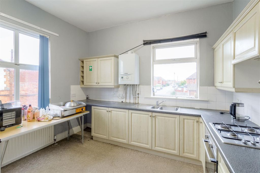 Property photo 2 of 8 Wellingborough Road -Kitchen