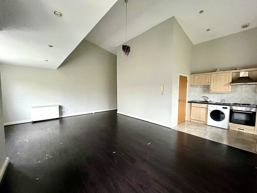 Property photo 3 of 12 Lounge