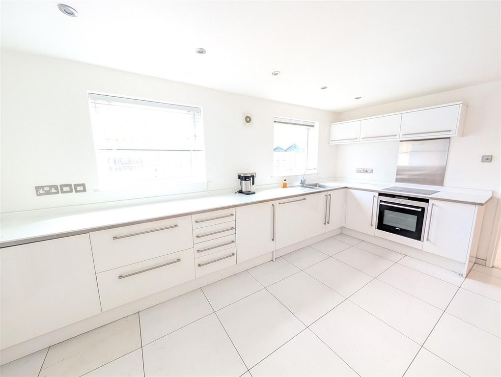 Property photo 3 of 12 Breakfast Kitchen B.Jpg