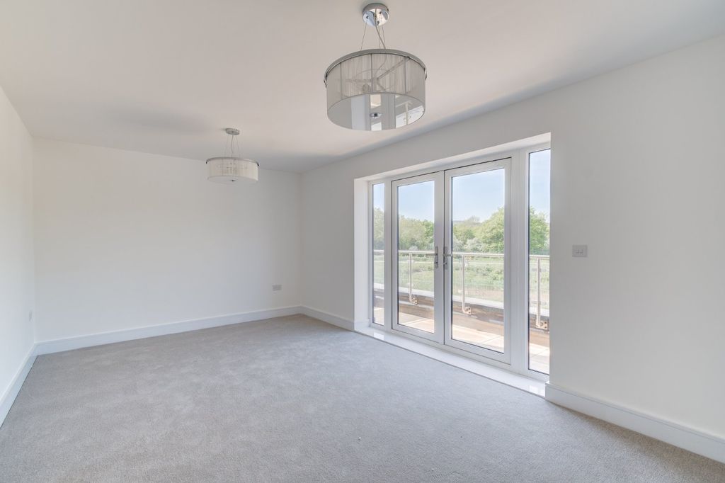 Property photo 2 of 19 Picture No. 08