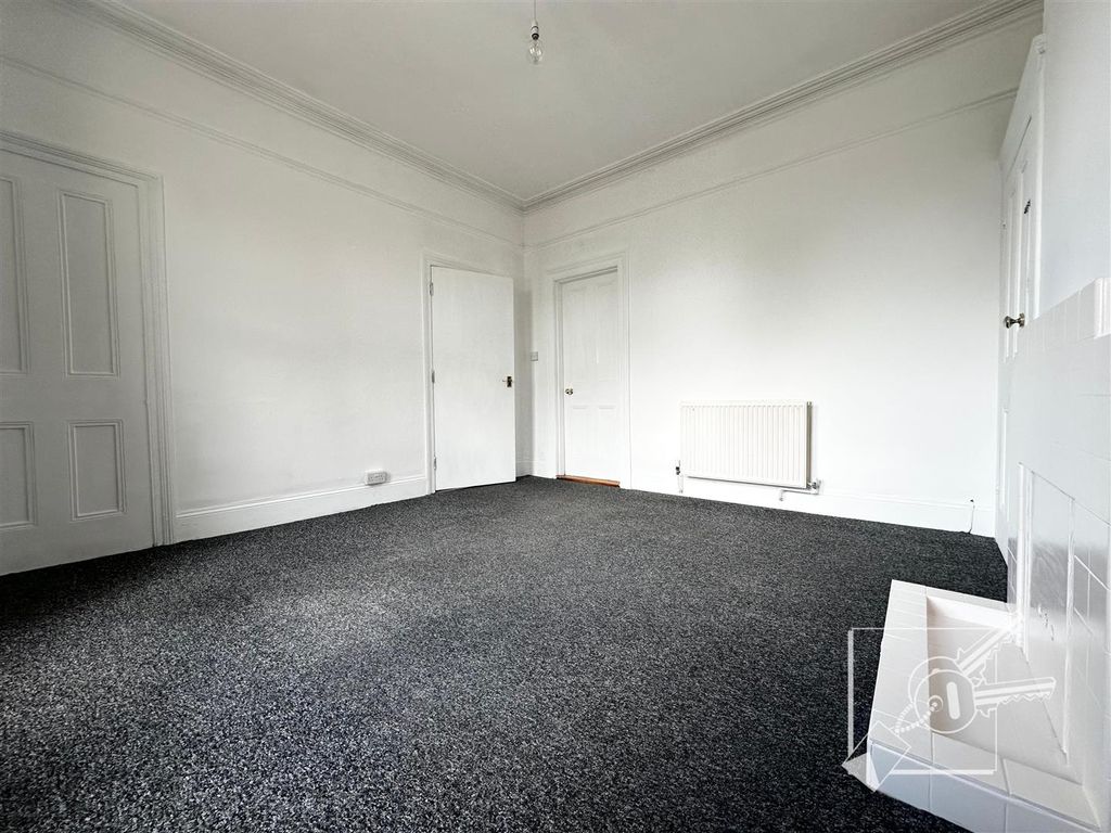 Property photo 3 of 17 Living Room
