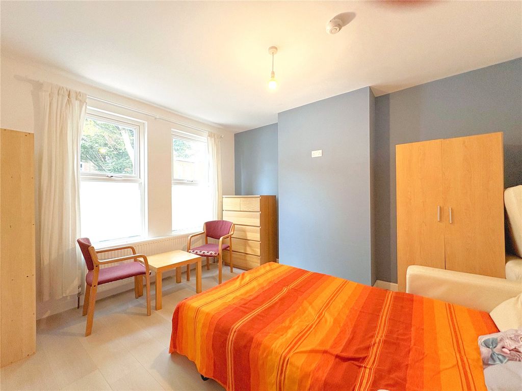 Property photo 3 of 14 Picture No. 06