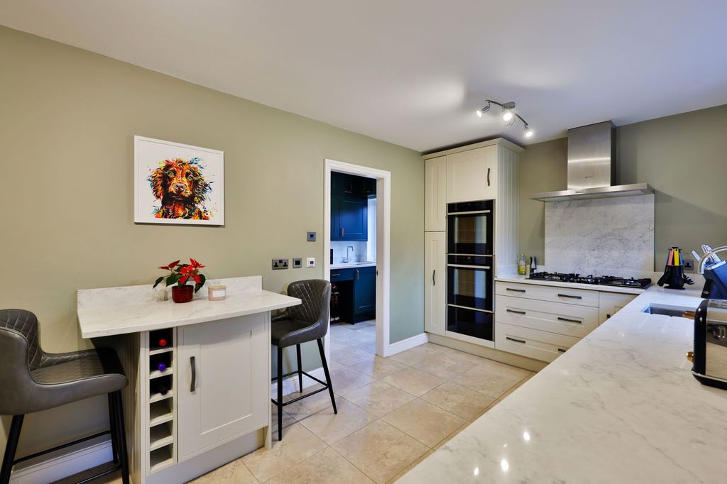 Property photo 3 of 40