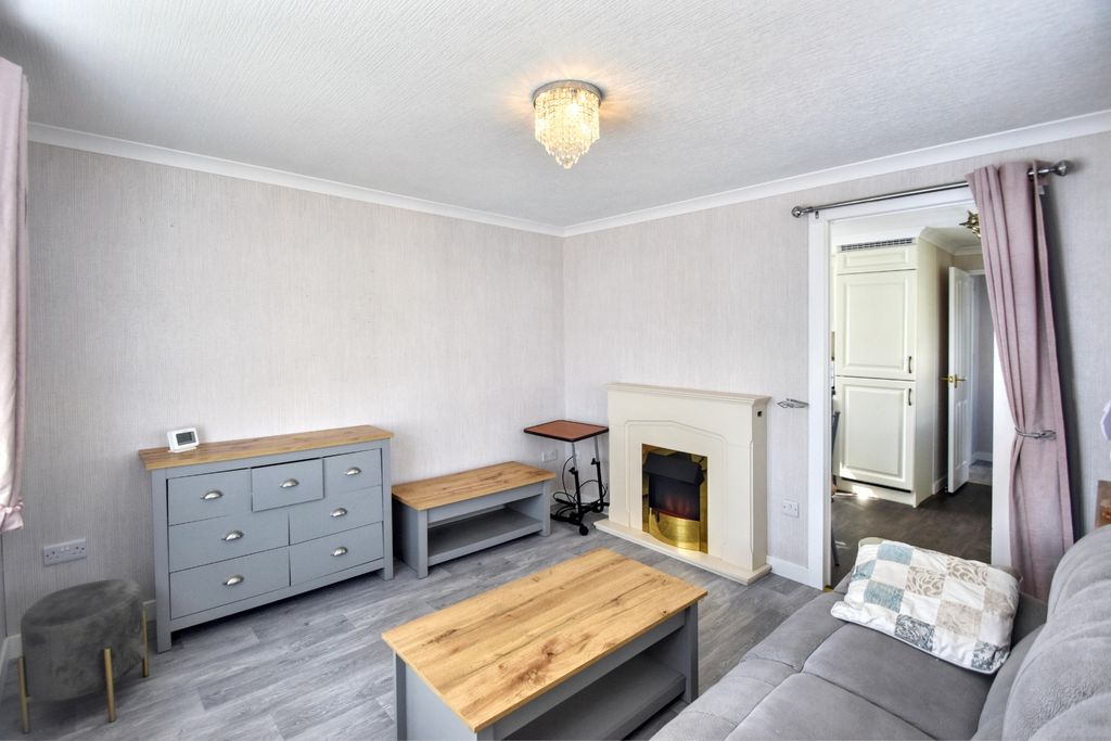 Property photo 3 of 10 Lounge