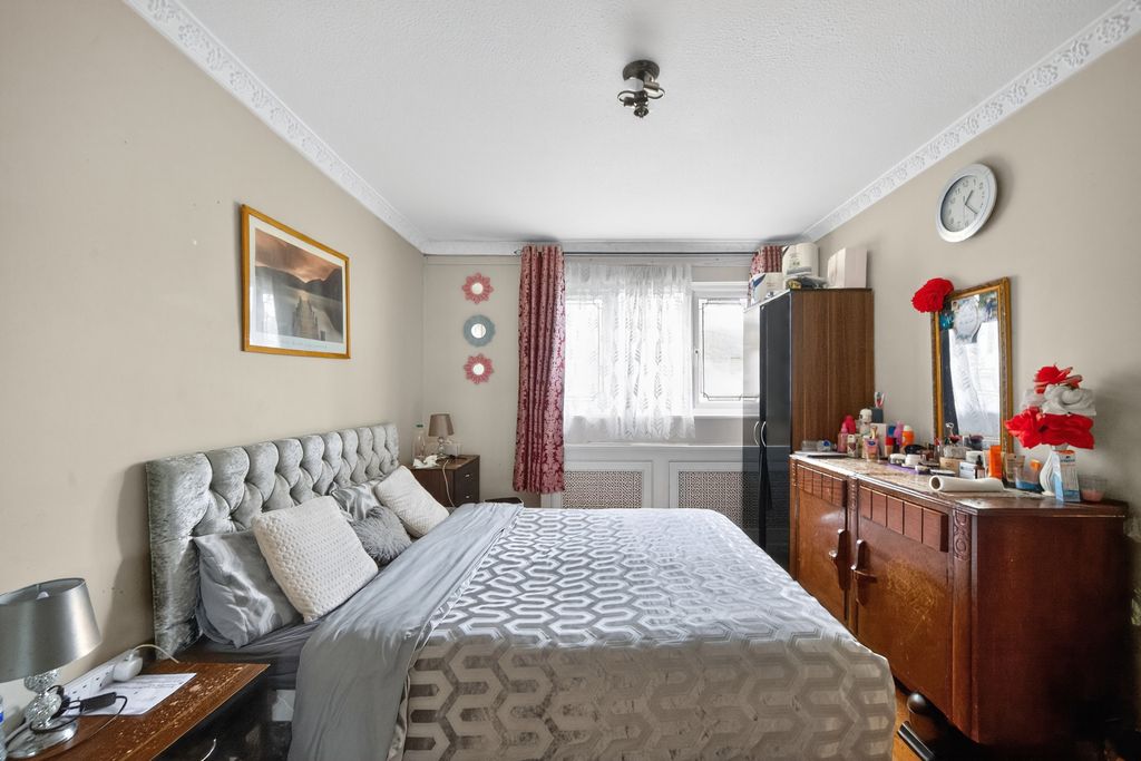 Property photo 1 of 21 Bedroom