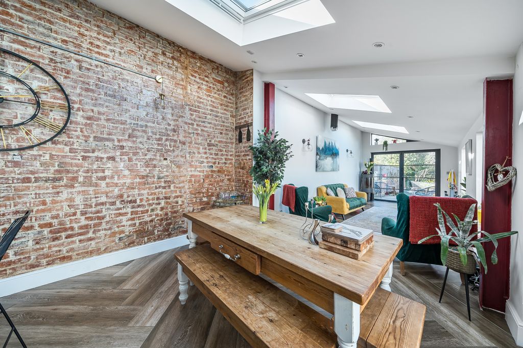 Property photo 2 of 17