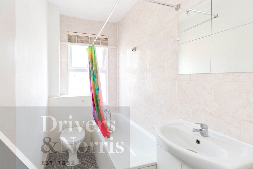 Property photo 3 of 8 Picture No. 18