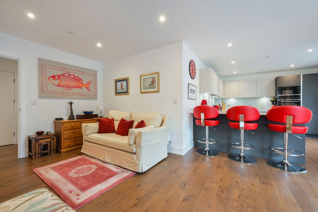 Property photo 2 of 26