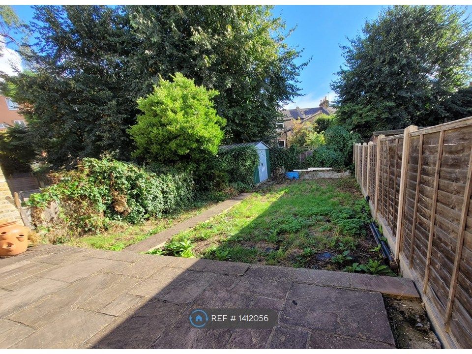 Property photo 2 of 20 Massive South Facing Sunny Garden