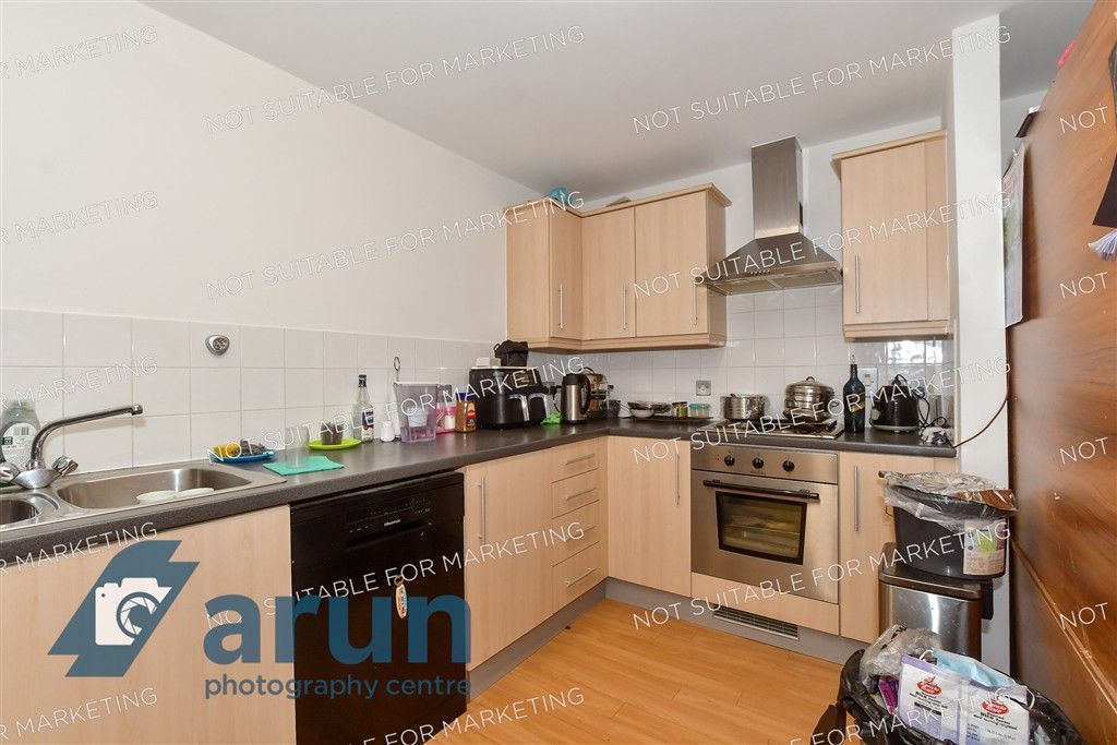 Property photo 3 of 9 Kitchen