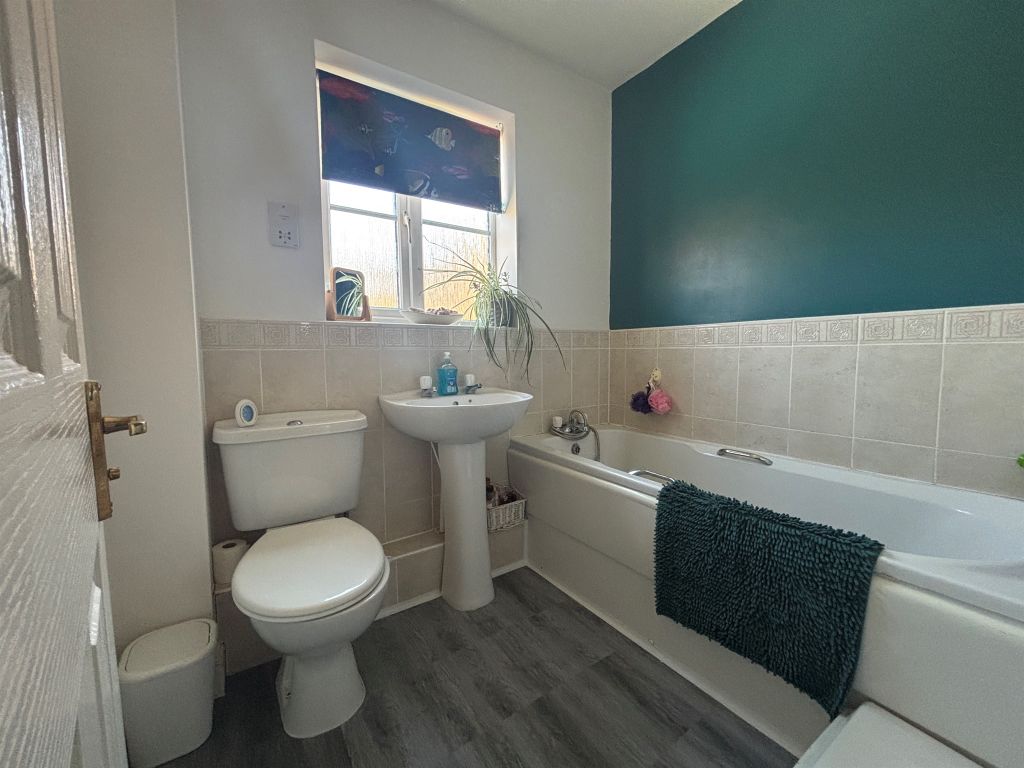 Property photo 3 of 17 Bathroom