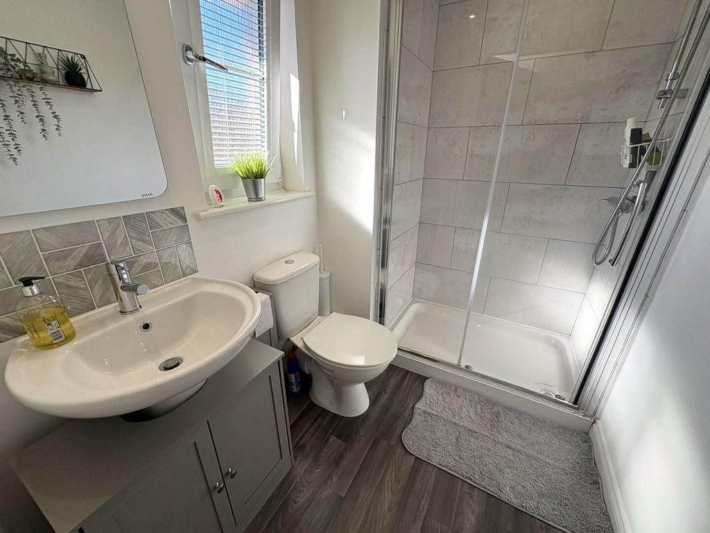 Property photo 3 of 22 Bathroom