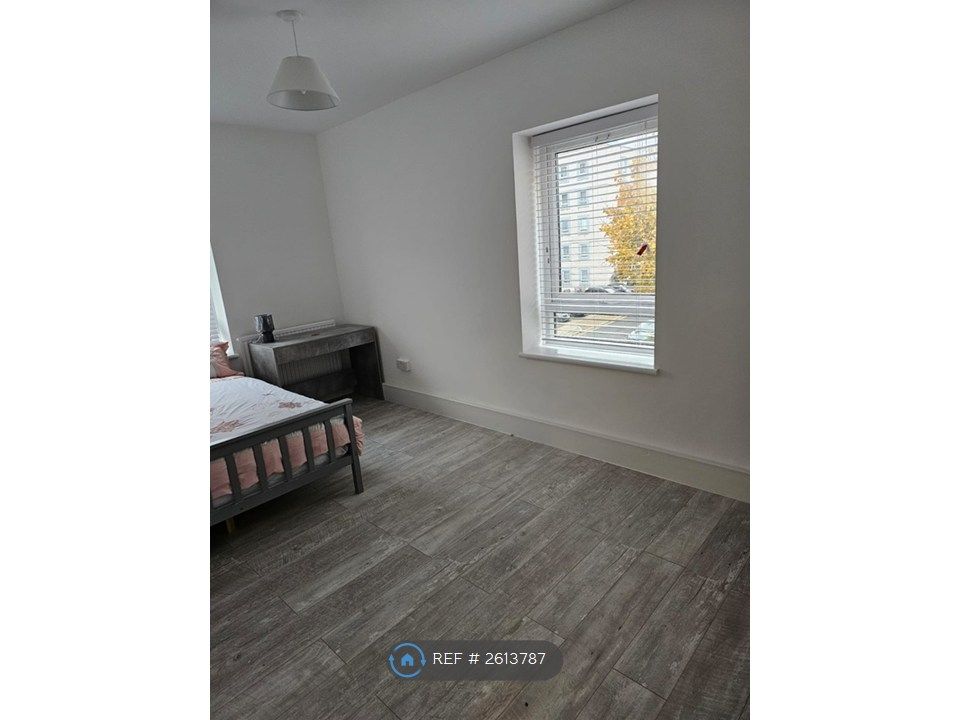 Property photo 2 of 25