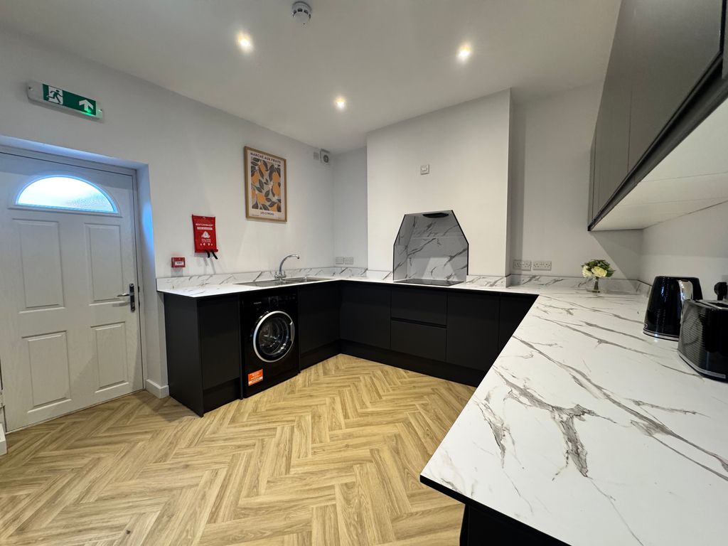 Property photo 1 of 12 Image