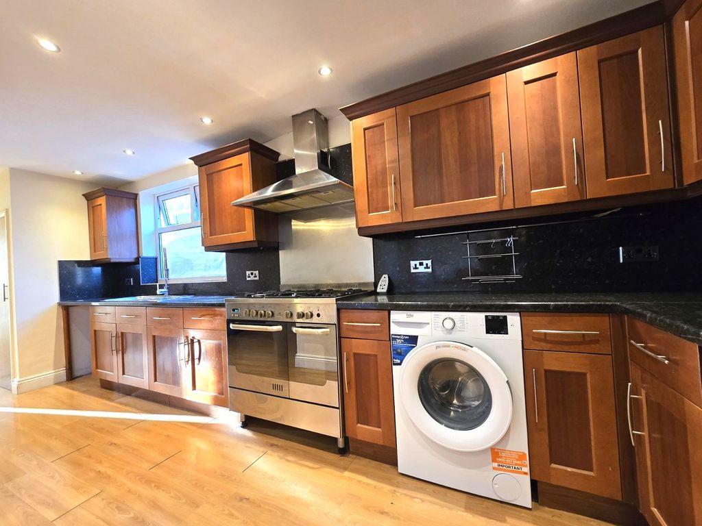 Property photo 1 of 28