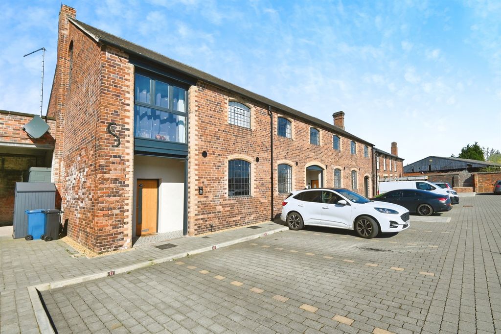 Property photo 1 of 17