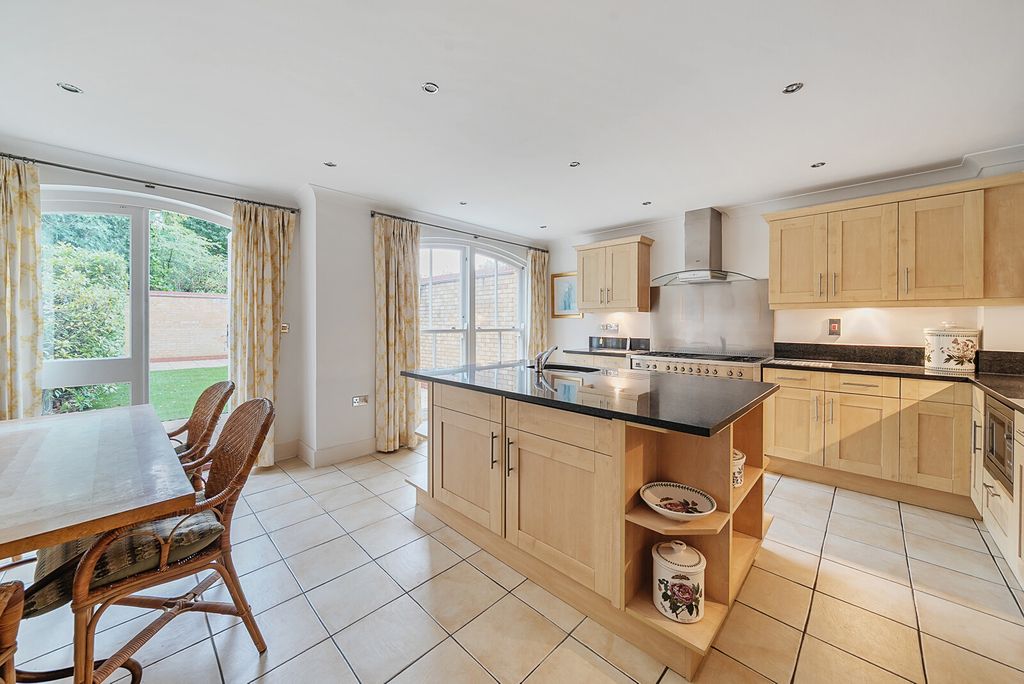 Property photo 3 of 15 1331451-2-689A308...