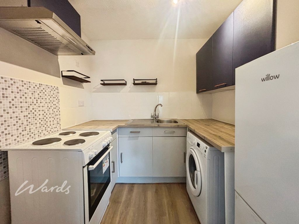 Property photo 3 of 8 Kitchen